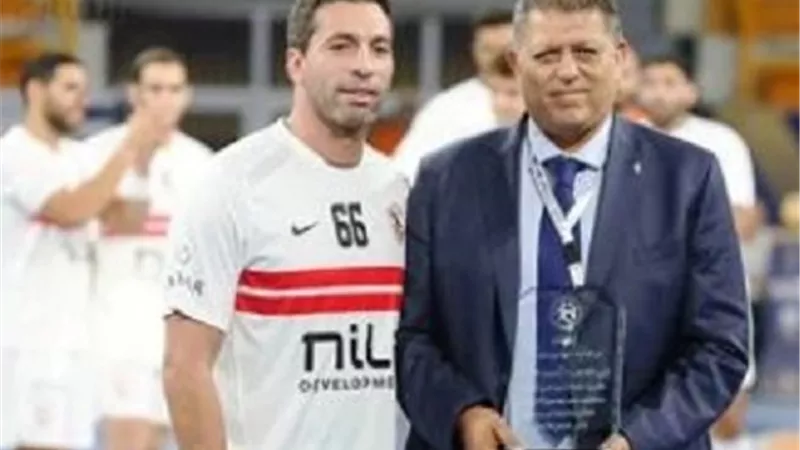 عقب مباراة برشلونة.. الأحمر يتسلم جائزة الأكثر مشاركة فى بطولات العالم