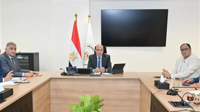 وزير الري يتابع إجراءات تطوير الواجهات النيلية بالمحافظات