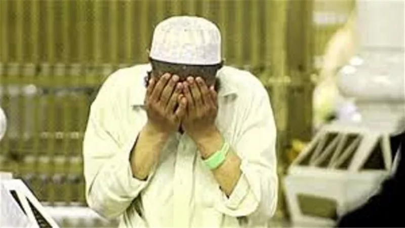 حكم قضاء الصلوات الفائتة و مسح الوجه بعد التلاوة والدعاء