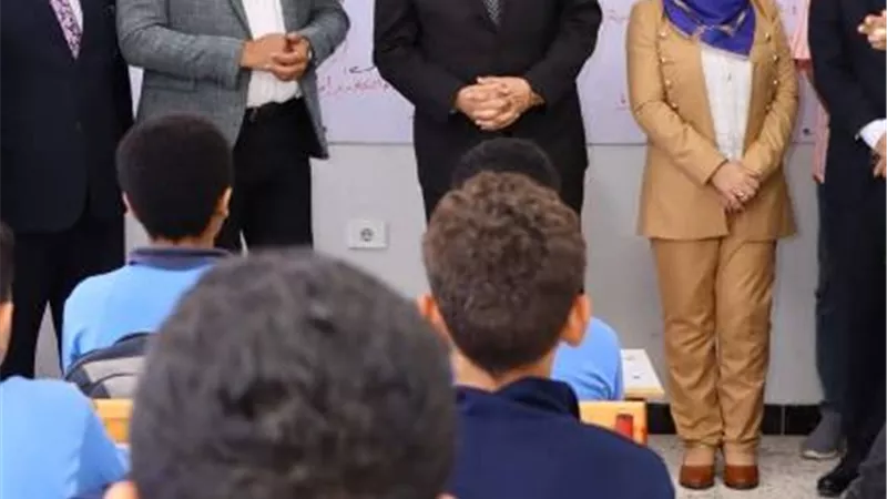 محافظ دمياط يشهد توزيع شنط مدرسية للطلاب الأولى بالرعاية