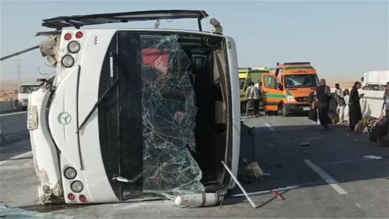الصحة: مصرع 8 أشخاص وإصابة 14 في حادث انقلاب أتوبيس بالمنيا