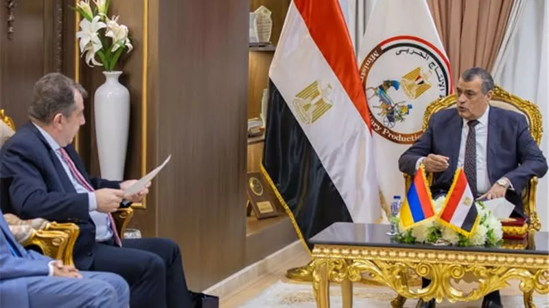 وزير الإنتاج الحربي يستقبل السفير الأرميني لبحث التعاون المشترك