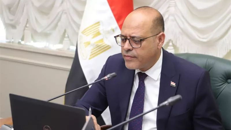 وزير العمل يشهد تسليم 700 عقد عمل معظمها لذوي الهمم في 26 محافظة