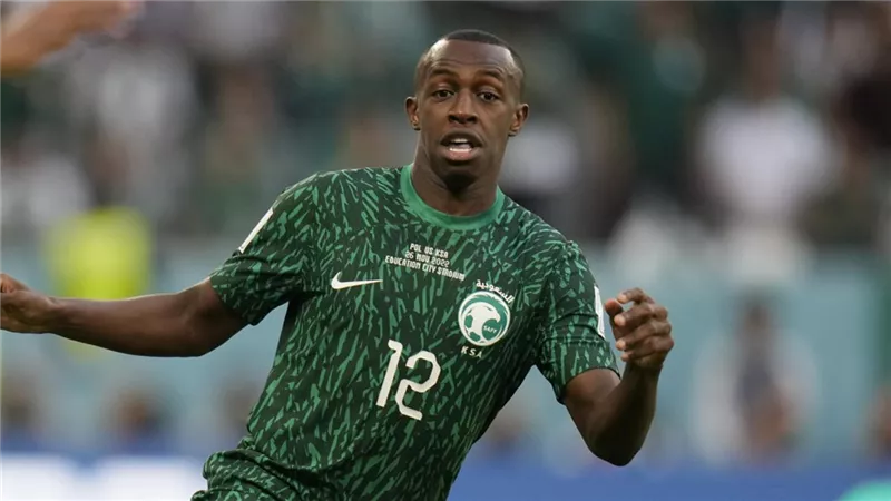 سعود عبدالحميد يتأخر عن معسكر المنتخب السعودي