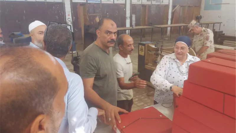 مدير تعليم السويس تتفقد مدرسة ٢٤ أكتوبر الصناعية