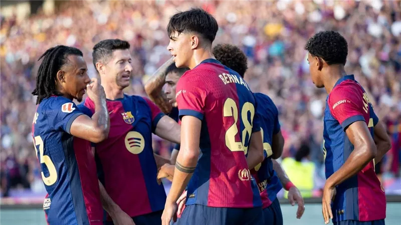 برشلونة يعلن رسميا تجديد عقد لاعبه الشاب