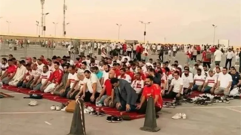 رسالة جماهير الأهلي والزمالك تخطف القلوب امام استاد القاهرة