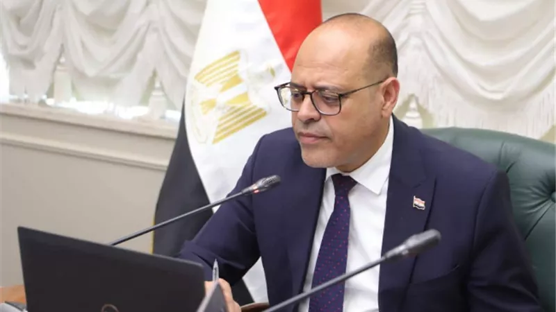 مديرية العمل بجنوب سيناء تسلّم 10 عقود عمل لذوي الهمم في بث مباشر