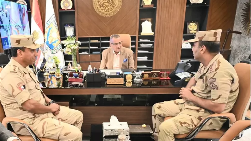 محافظ جنوب سيناء يستقبل مدير منطقة تجنيد الزقازيق