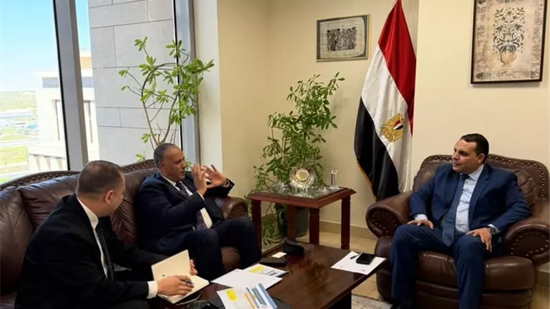 رئيس التمثيل التجاري المصري يلتقي رئيس الهيئة العامة للبترول