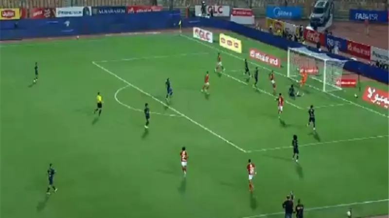 النيران الصديقة كادت تهدي الأهلي الهدف الاول أمام الزمالك