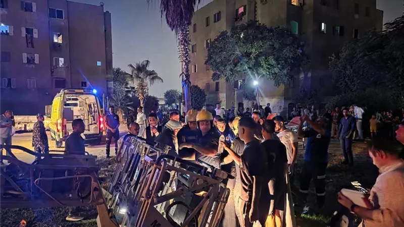 انهيار سلم عمارة بالحي السادس.. ووزارة الإسكان تتدخل فورًا
