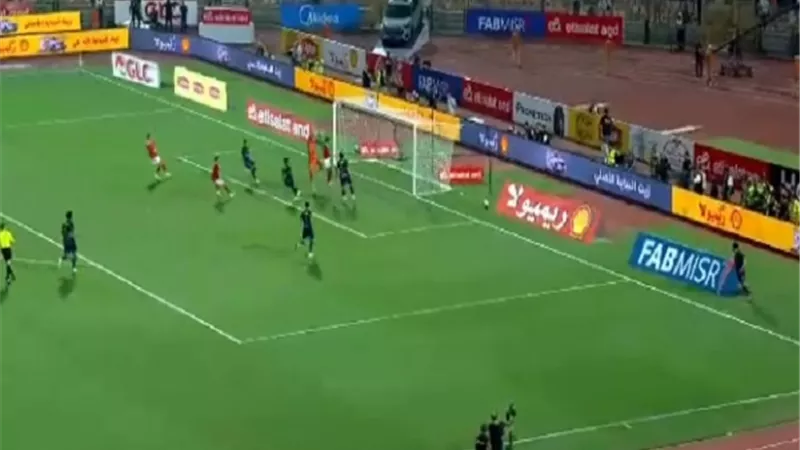 مرور 20 دقيقة.. الأهلي يستعيد الكرة في مناطق الخطورة