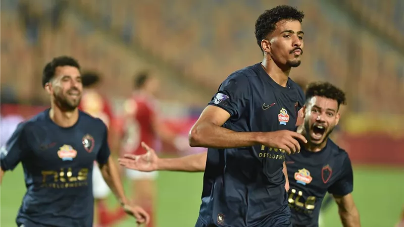لماذا اعاد حكم مباراة القمة ركلة جزاء الزمالك أمام الأهلى ؟