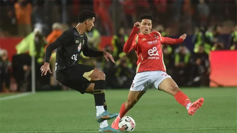 الأهلى يقلب تأخره إلى انتصار مثير بهدفين على الزمالك