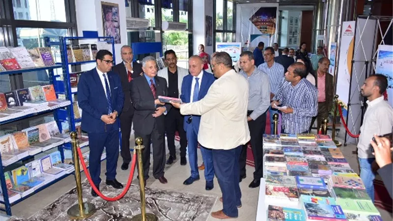 محافظ الأقصر يفتتح منفذ بيع الكتب بمكتبة مصر العامة