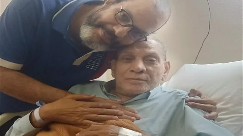 منير مكرم يطمئن جمهوره بعد خروجه من المستشفى