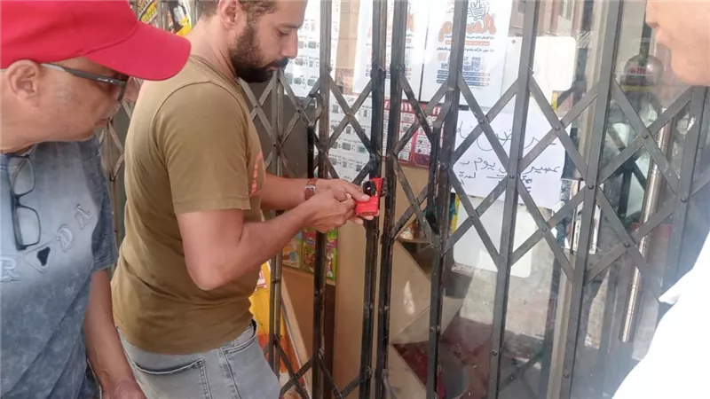 غلق 19 محلاً مخالفًا بالعبور الجديدة