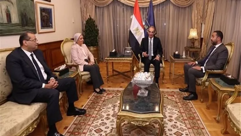 وزير الاتصالات يستقبل القيادة الجديدة للشركة المصرية للاتصالات