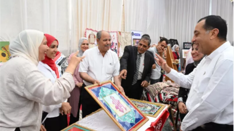 مدبولي يؤكد حرص الدولة على تشجيع الصناعات والحرف اليدوية
