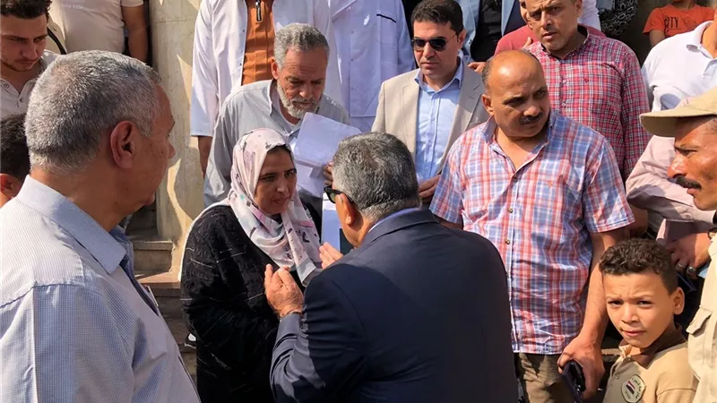 محافظ الدقهلية في زيارة مفاجئة لعيادة التأمين الصحي بالسنبلاوين