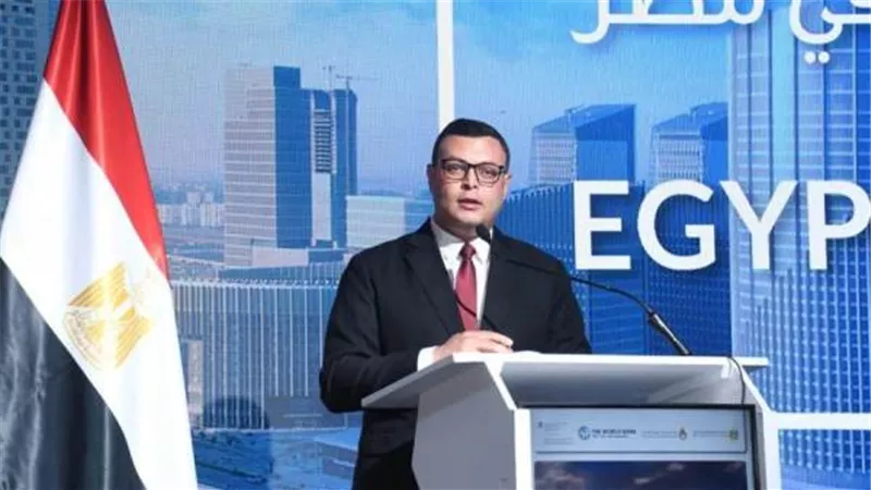 وزير الإسكان يعلن إطلاق الاستراتيجية الوطنية للمدن الذكية