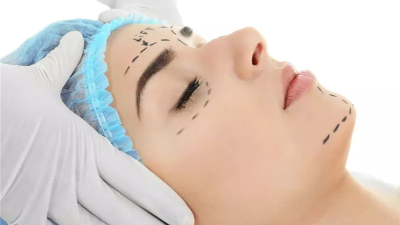 حكم عمليات شد الوجه وتجميله شرعًا