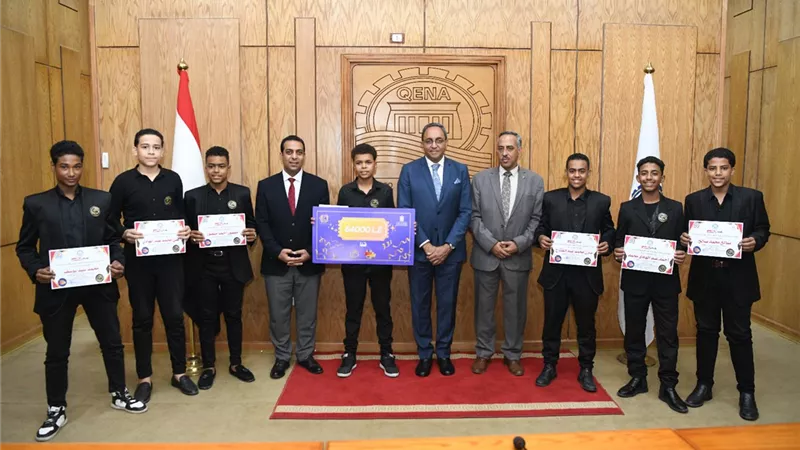 محافظ قنا يكرم أبطال الجمهورية الفائزين ببرامج الموهوبين