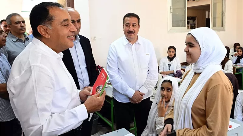 مدبولي يغير مسار جولته بمحافظة المنوفية ويتفقد مدرسة فاطمة الزهراء الإعدادية للبنات بأشمون