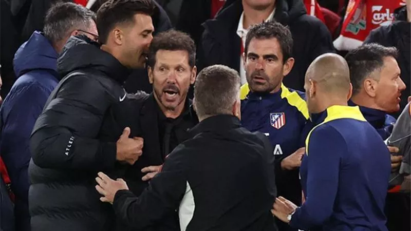 يويفا يعلن عقوبة سيميوني بعد واقعة مشجع ليفربول