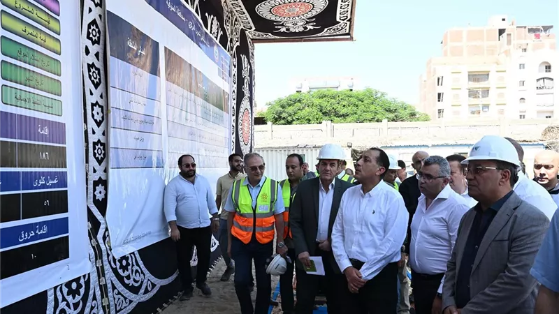 مدبولى يتفقد الأعمال الإنشائية لمشروع مستشفى أشمون المركزي الجديد