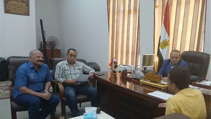 خطوة هامة من رئيس جهاز الفيوم الجديدة بشأن الملف الصحى بالمدينة.. صور