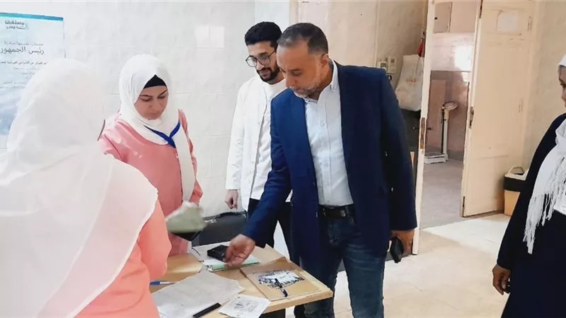 وكيل صحة شمال سيناء يتفقد سير العمل في مركز 