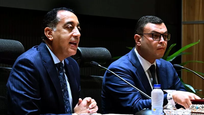 رئيس الوزراء يعقد اجتماعا مع رؤساء أجهزة المدن الجديدة