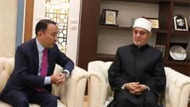 المفتي يستقبل سفير كازاخستان لبحث تعزيز التعاون الديني والإفتائي