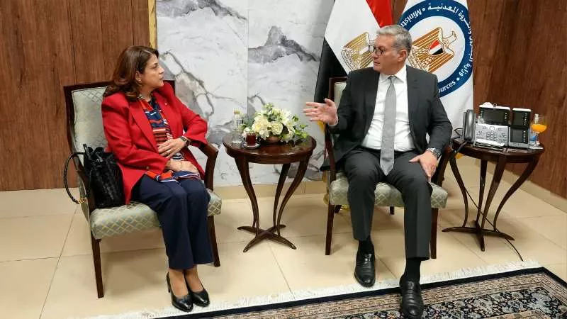 وزير البترول يبحث استثمارات شل في إنتاج الغاز من مناطق امتيازها