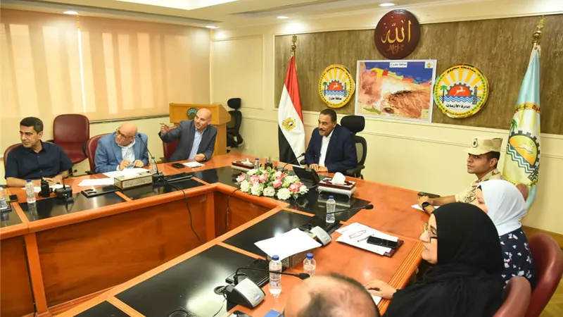 شعيب يترأس لجنة الإدارة المتكاملة للمناطق الساحلية بمطروح