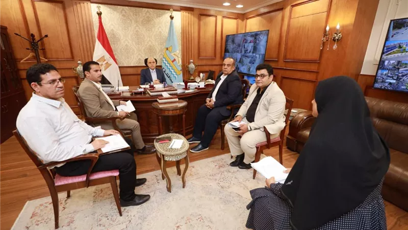 محافظ كفرالشيخ يناقش عددًا من الشكاوى في لقاء المواطنين