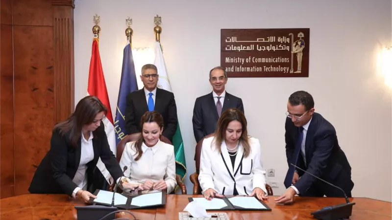 وزير الاتصالات ومحافظ الجيزة يشهدان توقيع مذكرة تفاهم