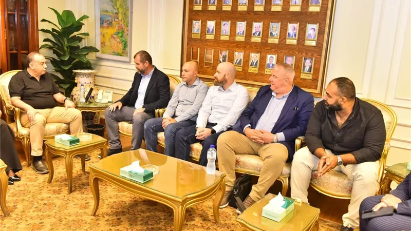 محافظ أسيوط ووفد 