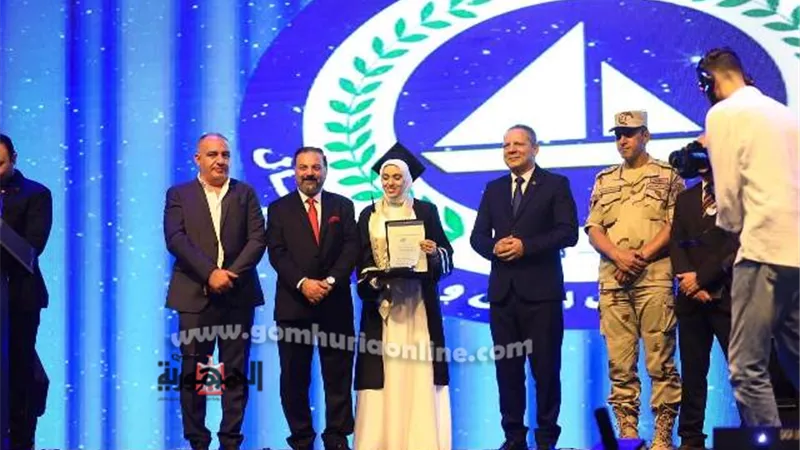 رئيس جامعة دمياط يشارك بحفل تخرج دفعة اليوبيل الفضي بمعهد الحاسب