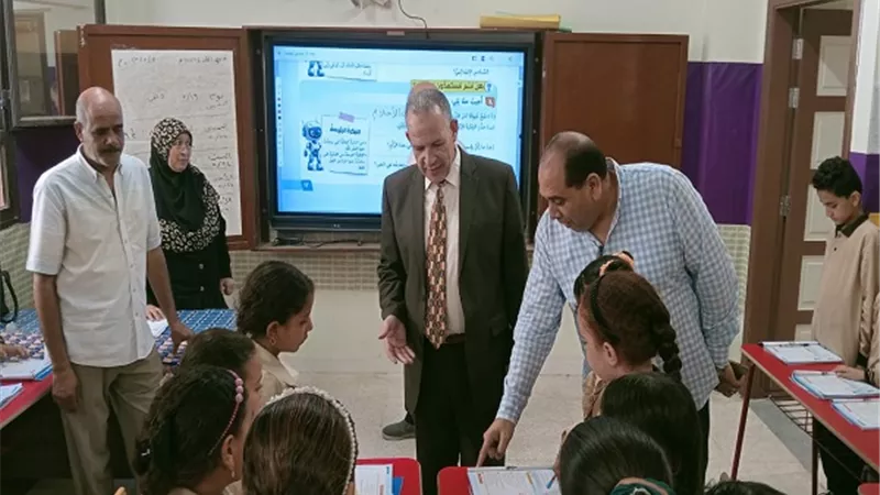 وكيل وزارة التعليم بأسيوط يشارك طلاب مدرسة الناصرية مواجهة التنمر