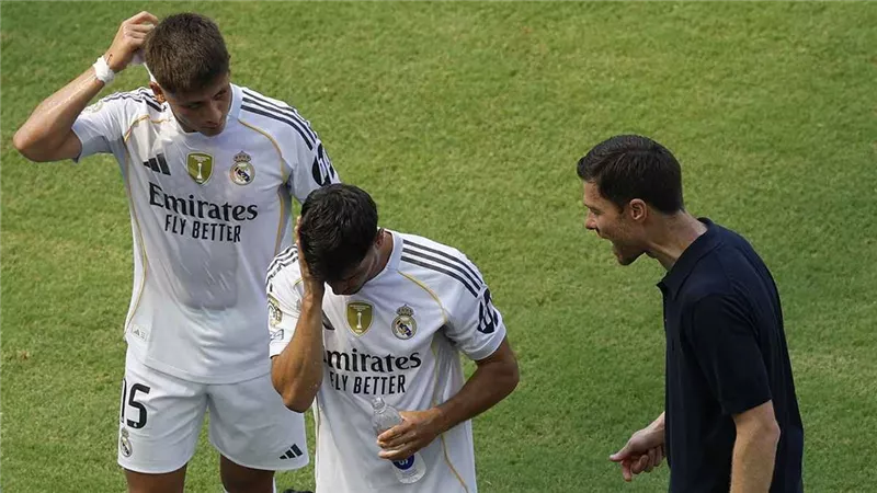 ماركا: الأجواء مشتعلة بين فالفيردي وألونسو في ريال مدريد