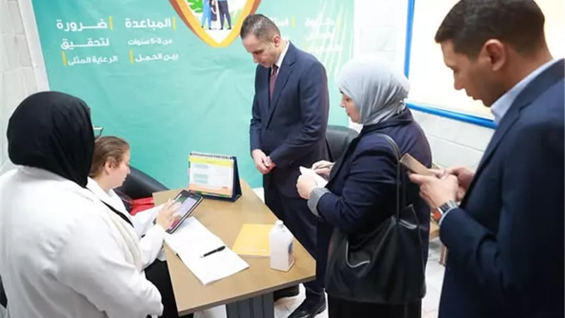 نائب وزير الصحة يُكافئ فريق مركز صحة غرب الجامعات لأدائهم المتميز