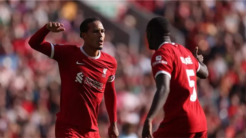 ليفربول يقطع الطريق أمام ريال مدريد بشأن التعاقد مع مدافعه