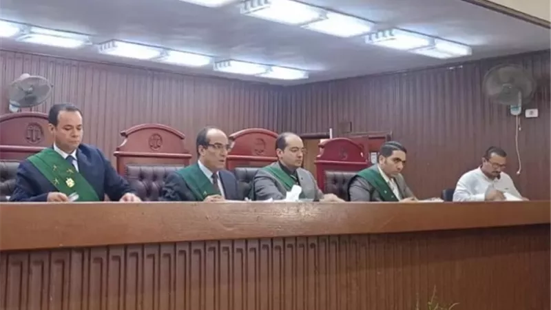 السجن 10 سنوات لعاطلين تسببا في إصابة طفل بطلق ناري بشبرا الخيمة