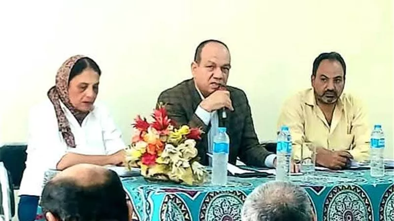وكيل الشباب والرياضة بالمنيا يعقد اجتماعا مع مديري الإدارات