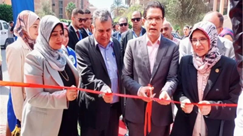 رئيس جامعة بنها يفتتح معرض منتجات الجامعة بأسعار مخفضة