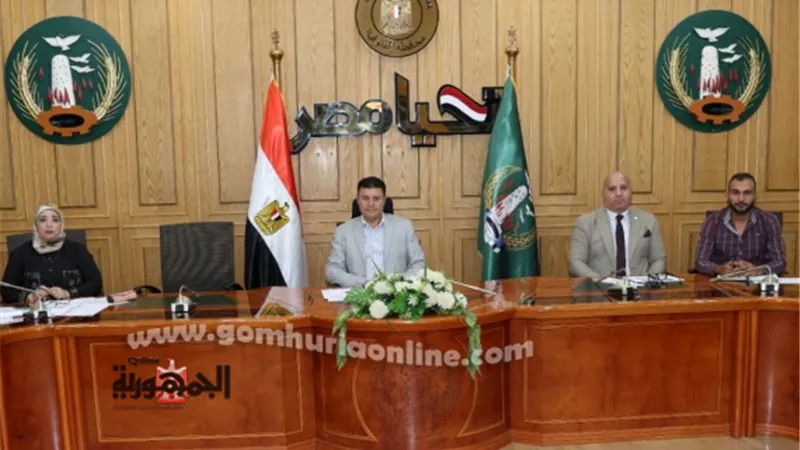 الديب يناقش تسليم مشروعات 