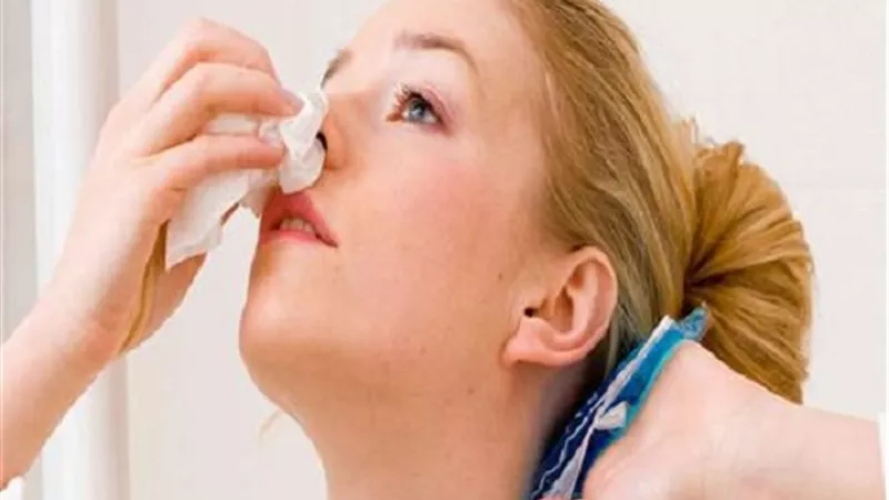كيفية إيقاف نزيف الأنف .. خطوات إسعافية بسيطة وفعالة